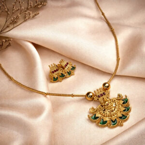 Heritage Pendant & Stud Earrings Set