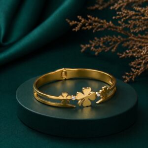 Golden Clover Charm Slim Bangle