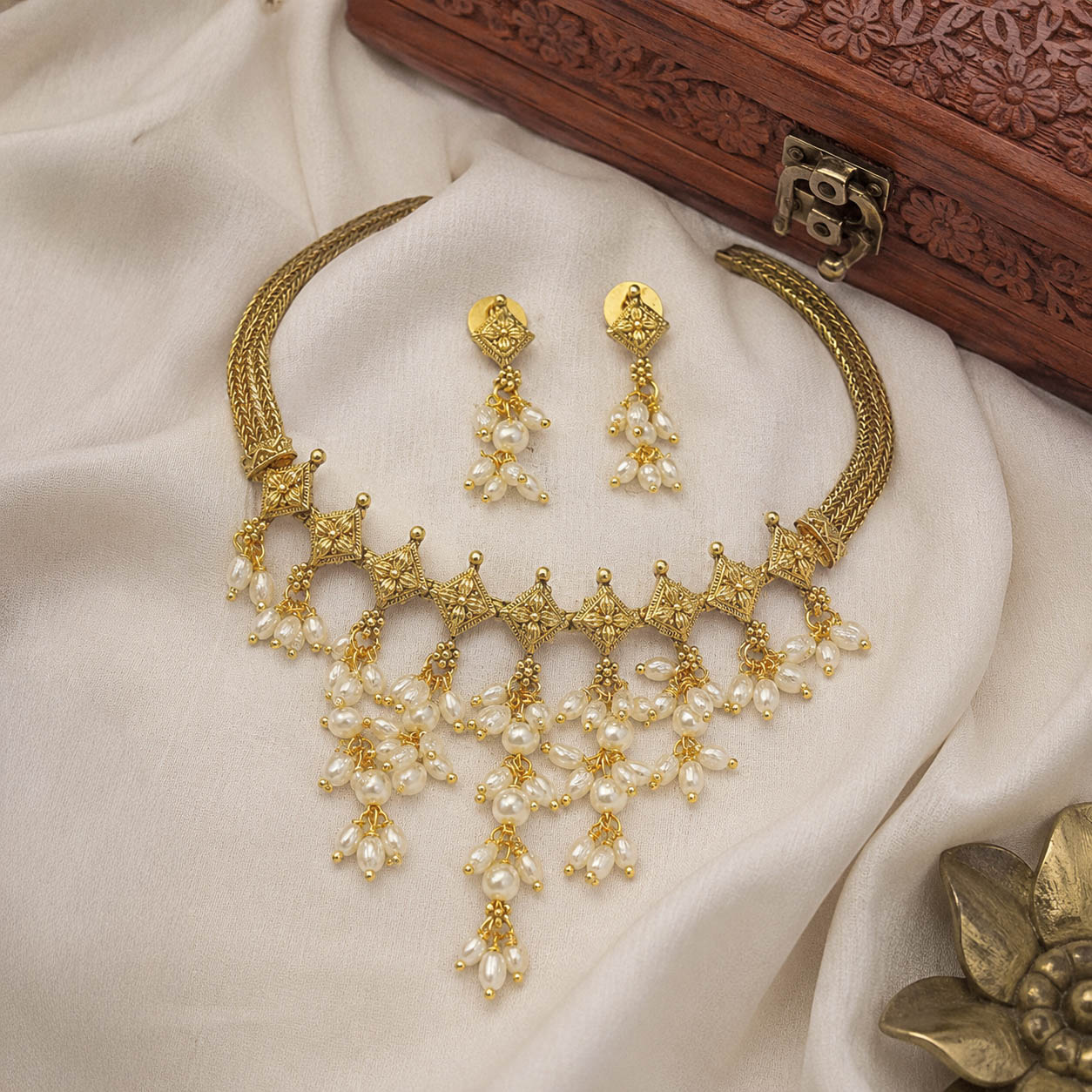 PEARL DROP NECKLACE